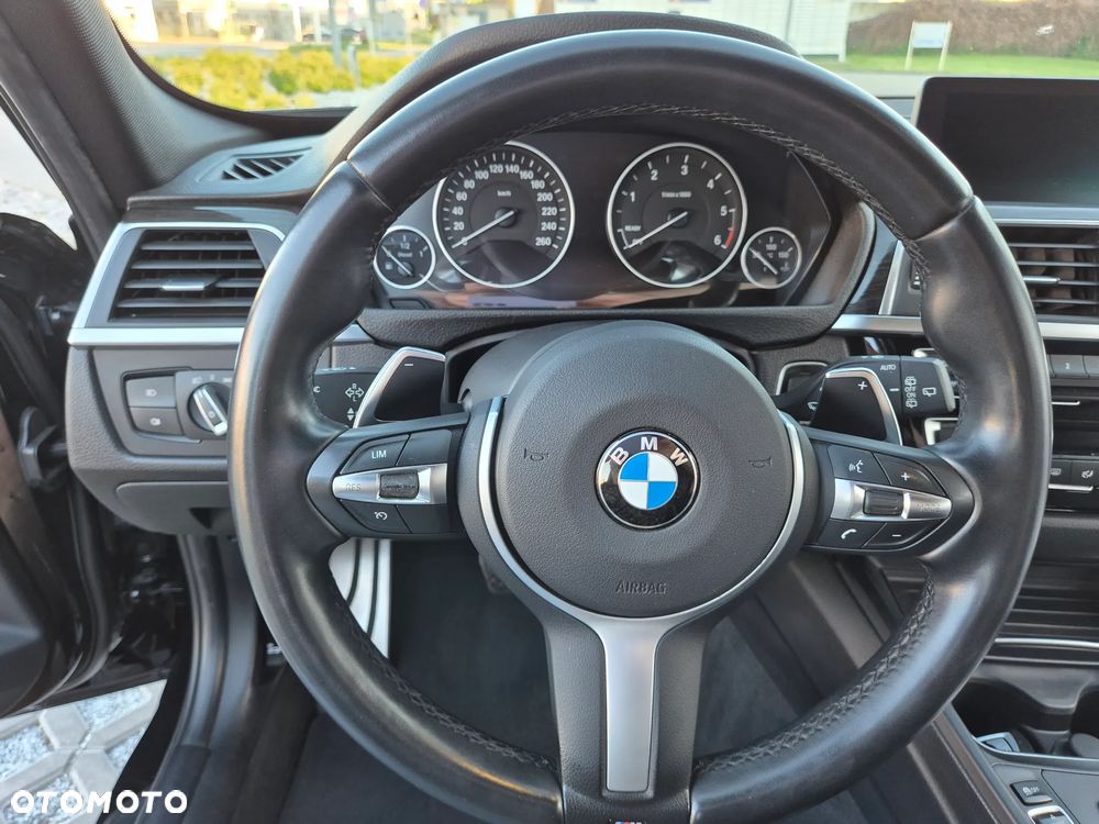 BMW Seria 3 330d Edition M Sport Shadow - 21