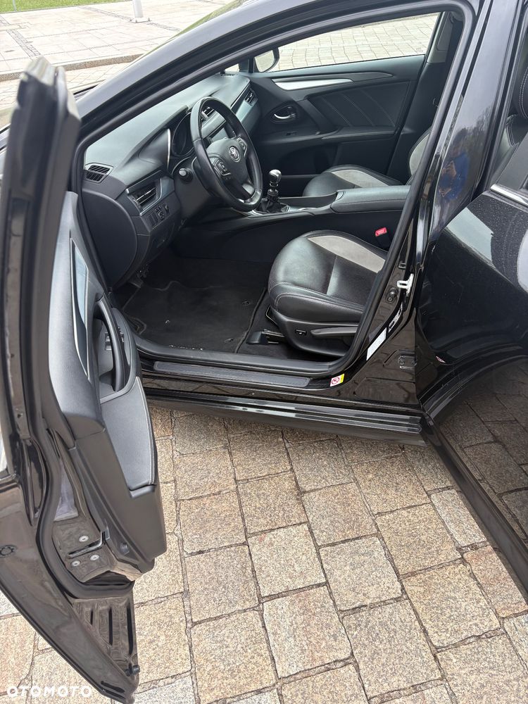 Toyota Avensis 1.8 Premium - 12