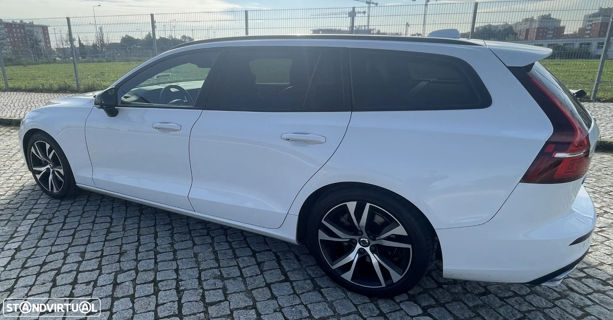 Volvo V60 2.0 D4 R-Design Geartronic - 9