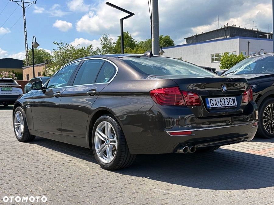 BMW Seria 5 525d xDrive Luxury Line - 4
