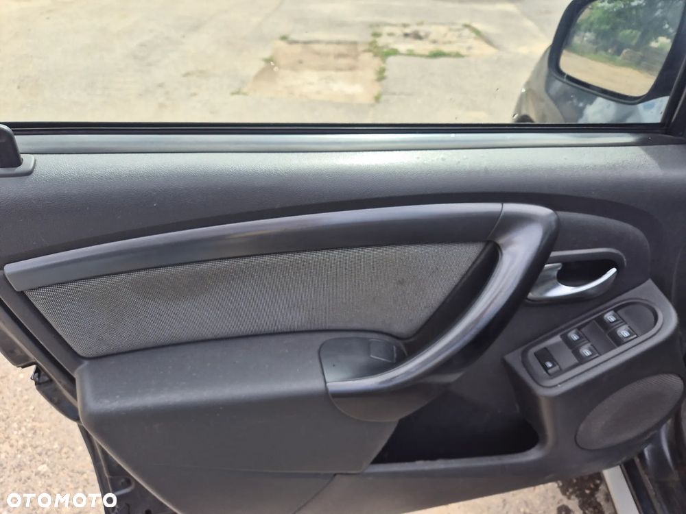Dacia Duster 1.6 SCe Laureate S&S - 6