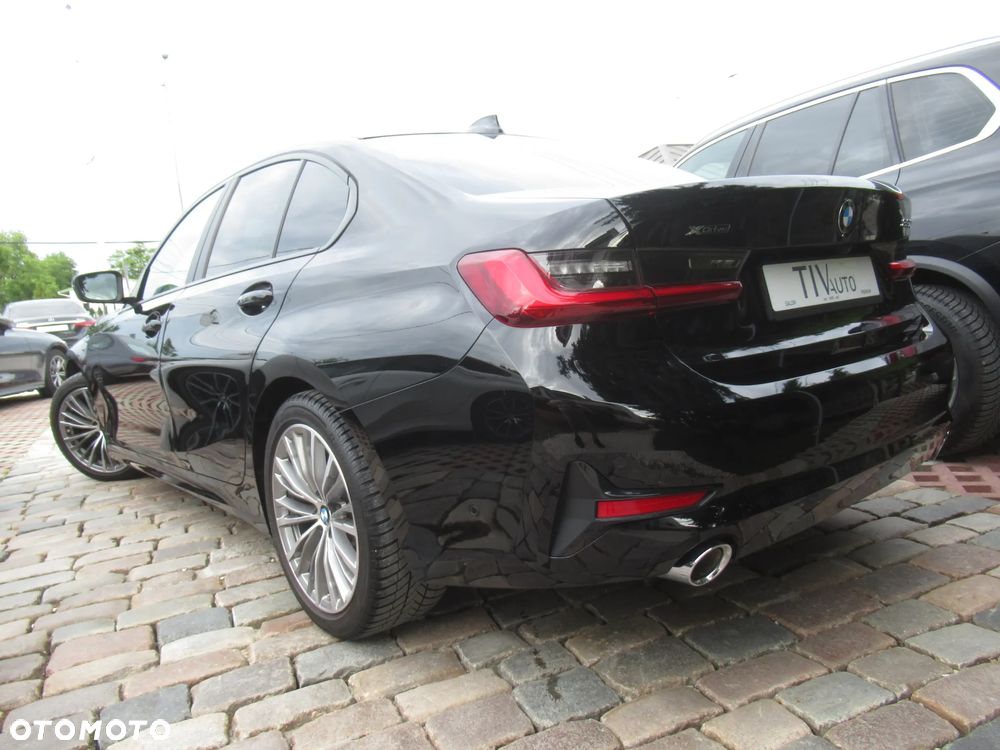 BMW Seria 3 330i xDrive - 4