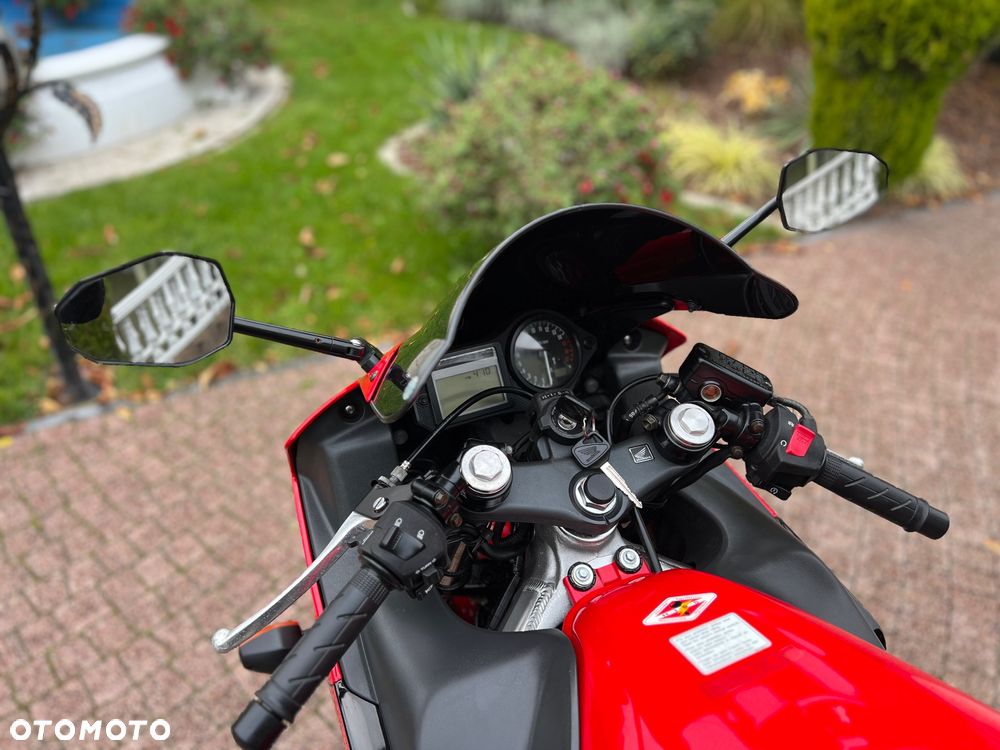 Honda CBR - 32