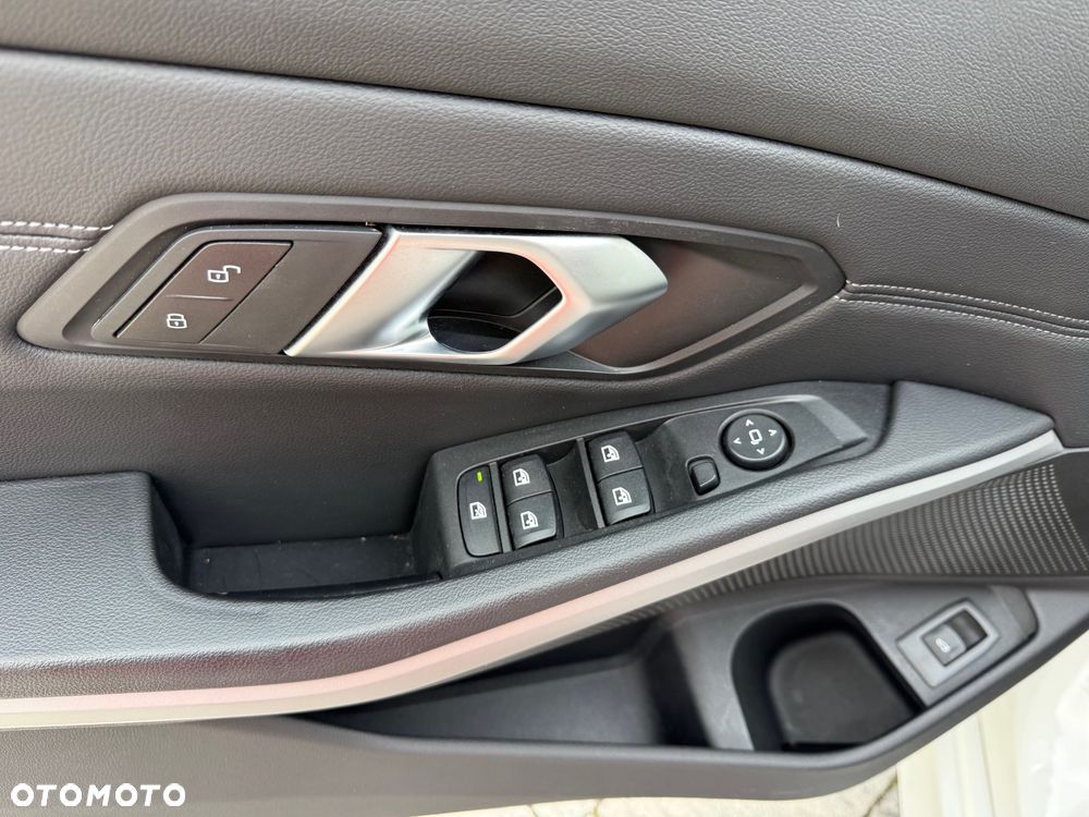 BMW Seria 3 320i GPF Advantage sport - 12