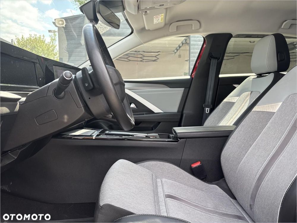 Opel Astra 1.2 T Elegance S&S - 10