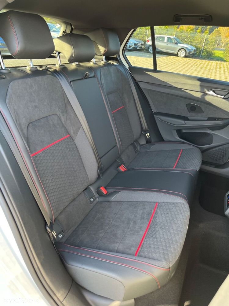 Volkswagen Golf - 10