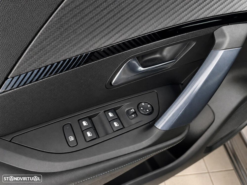 Peugeot 2008 1.2 PureTech Allure EAT8 - 18