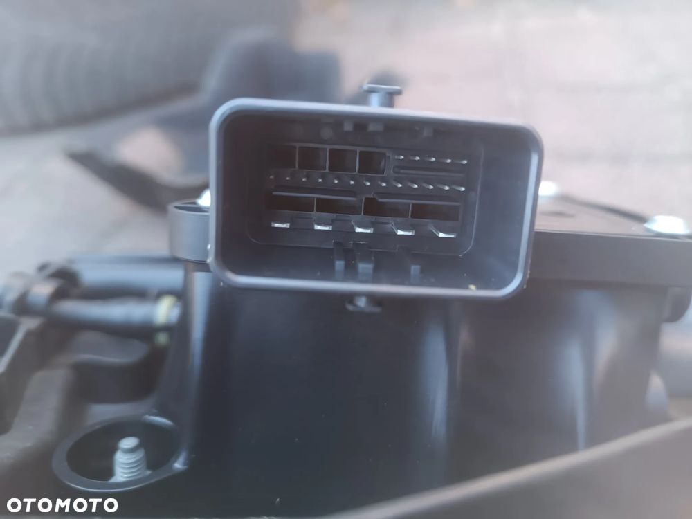 Citroen C4 Grand Picasso 1 I hamulec ręczny postojowy elektryczny 9683024880 96.830.248.80 auto na części EZRC Częstochowa - 9