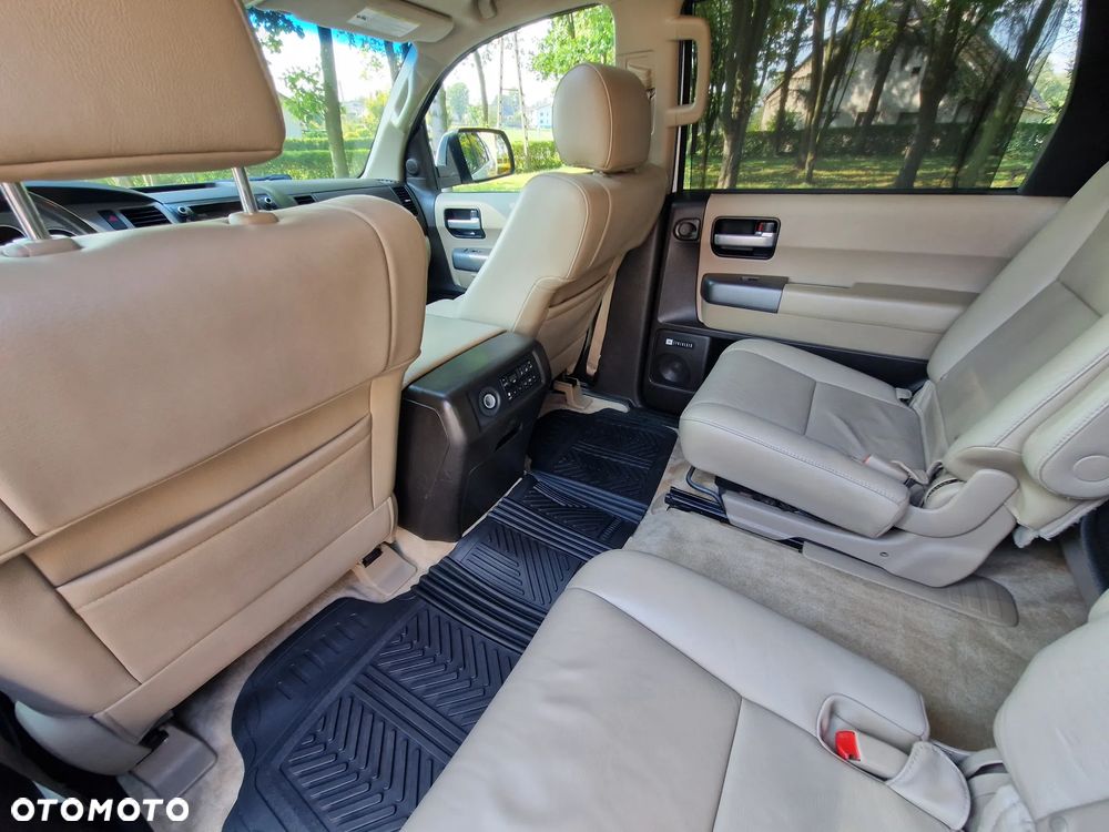 Toyota Sequoia - 7