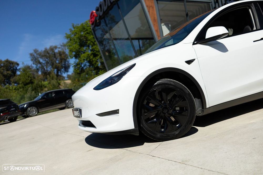 Tesla Model Y Long Range Dual Motor AWD - 8