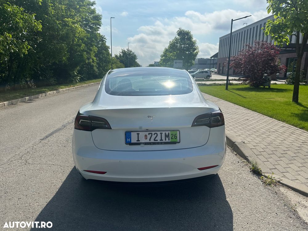 Tesla Model 3 - 10