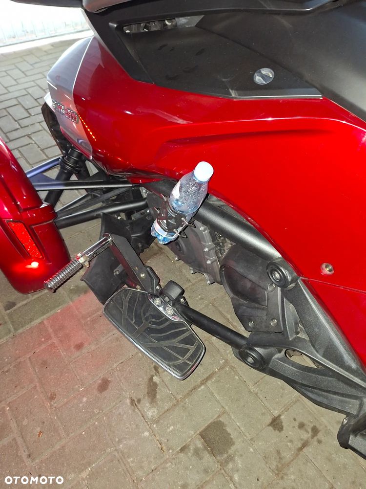 Can-Am Spyder - 16