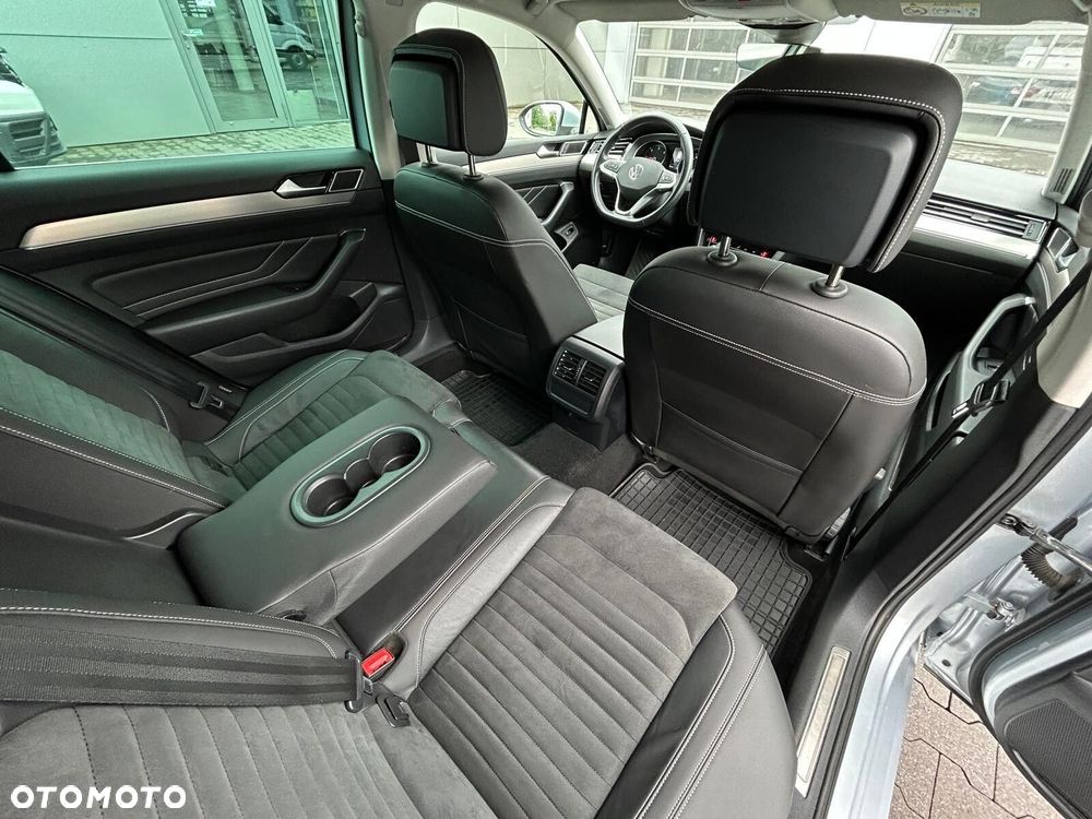 Volkswagen Passat Variant 2.0 TDI EVO Elegance DSG - 10