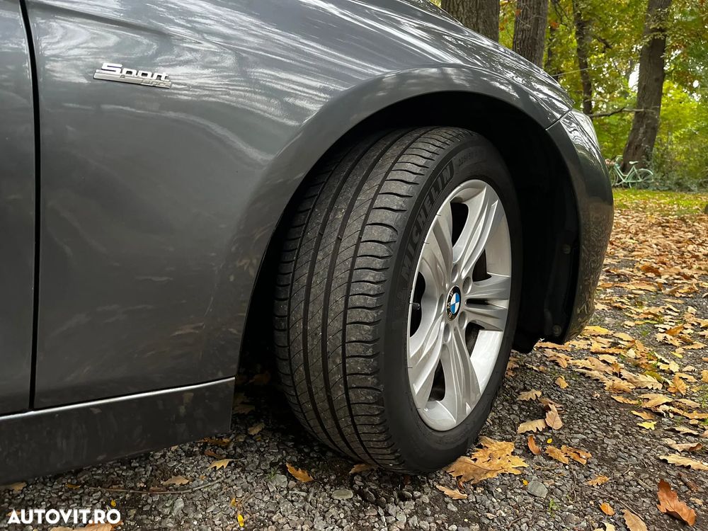 BMW Seria 3 318d Touring Aut. Sport Line - 36