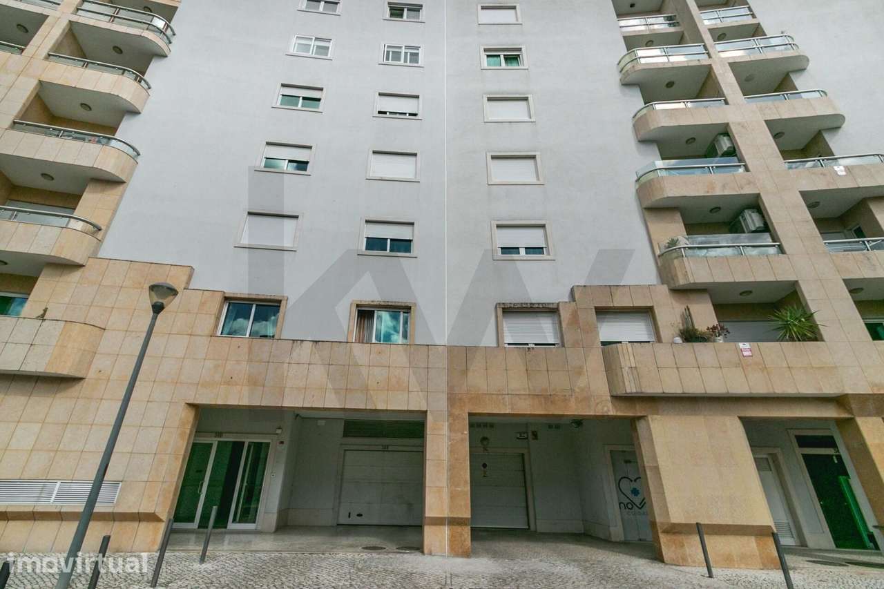 Espaço comercial - Loja - Escritório - com estacionamento em Carnide - Grande imagem: 2/29