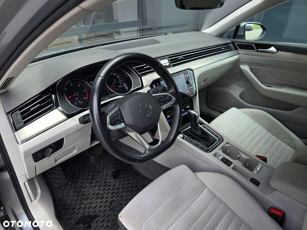 Volkswagen Passat 2.0 TDI Elegance DSG - 12