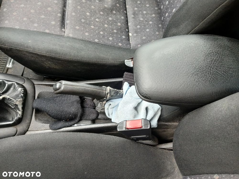 OPEL VECTRA B LIFT HB L157 fotel fotele kanapa deska kokpit podsufitka boczek boczki klamka - 6