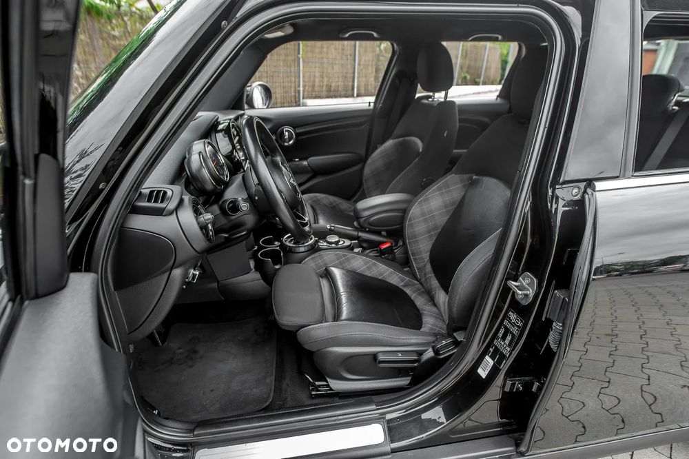 MINI Cooper Essential Trim - 6