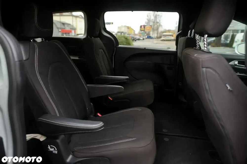 Chrysler Pacifica - 14