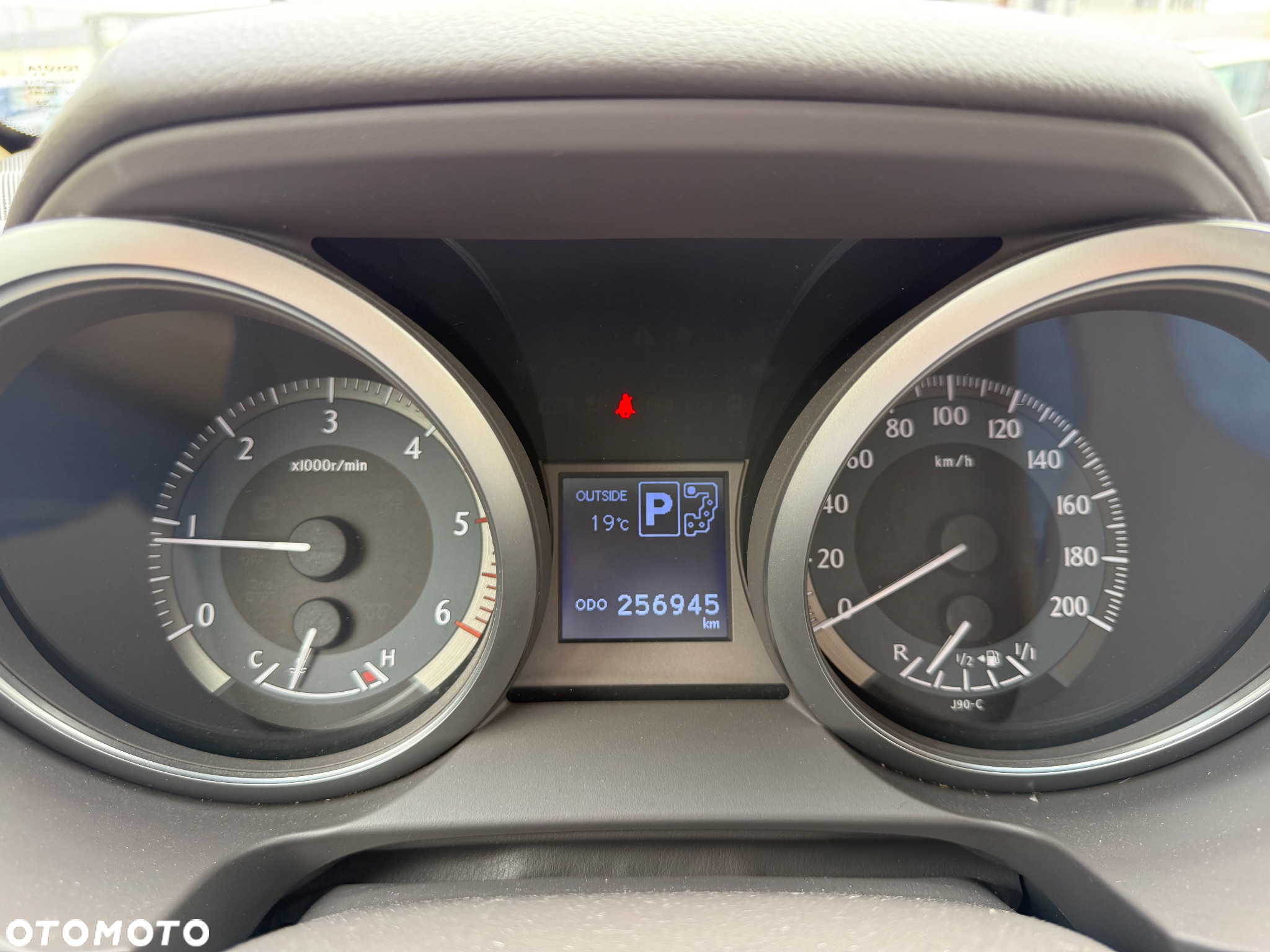 Toyota Land Cruiser - 32