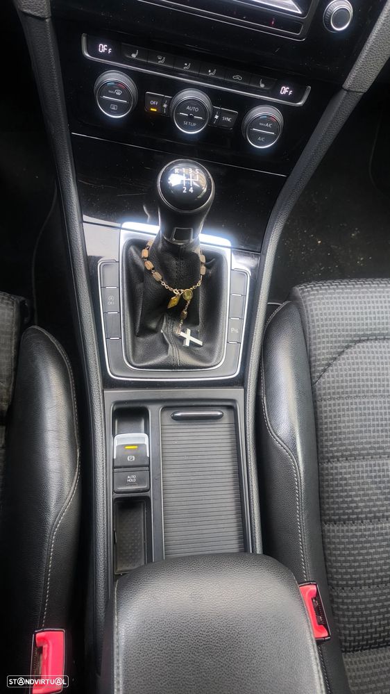 VW Golf 1.6 TDi DPF Highline - 13