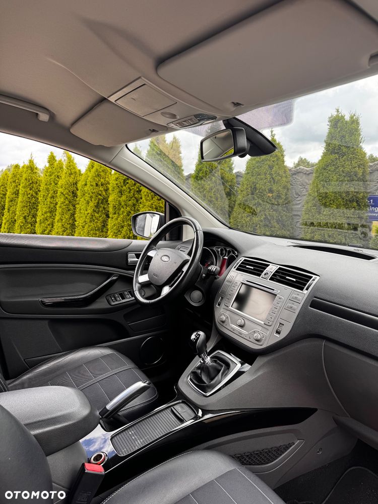 Ford Kuga 2.0 TDCi 2x4 Titanium - 32