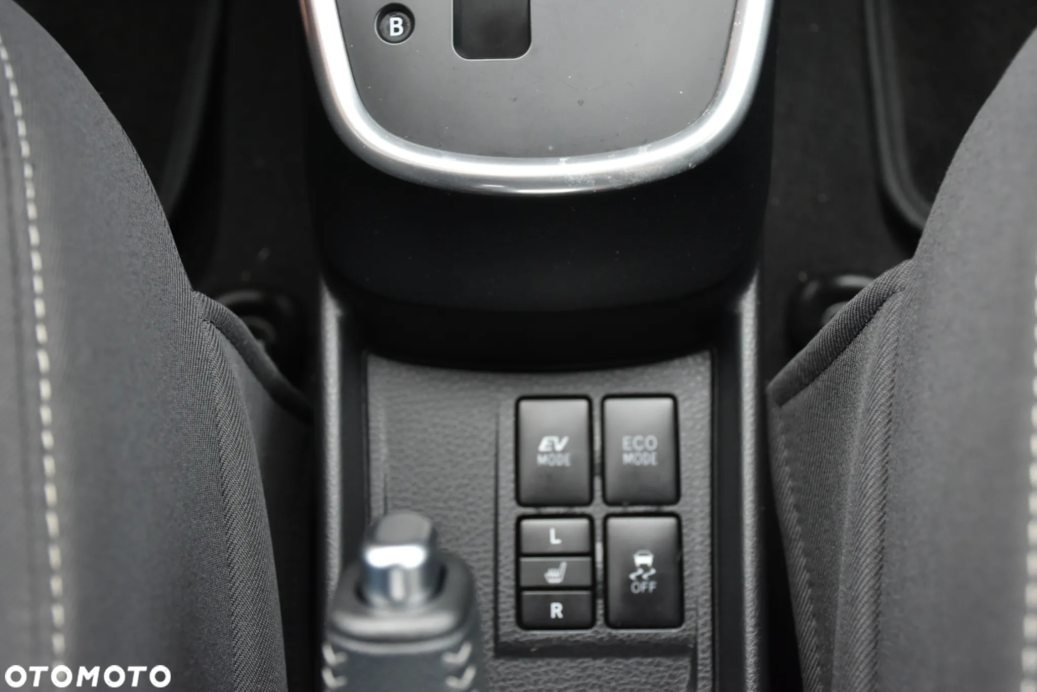 Toyota Yaris ver-hybrid-100-dynamic - 14