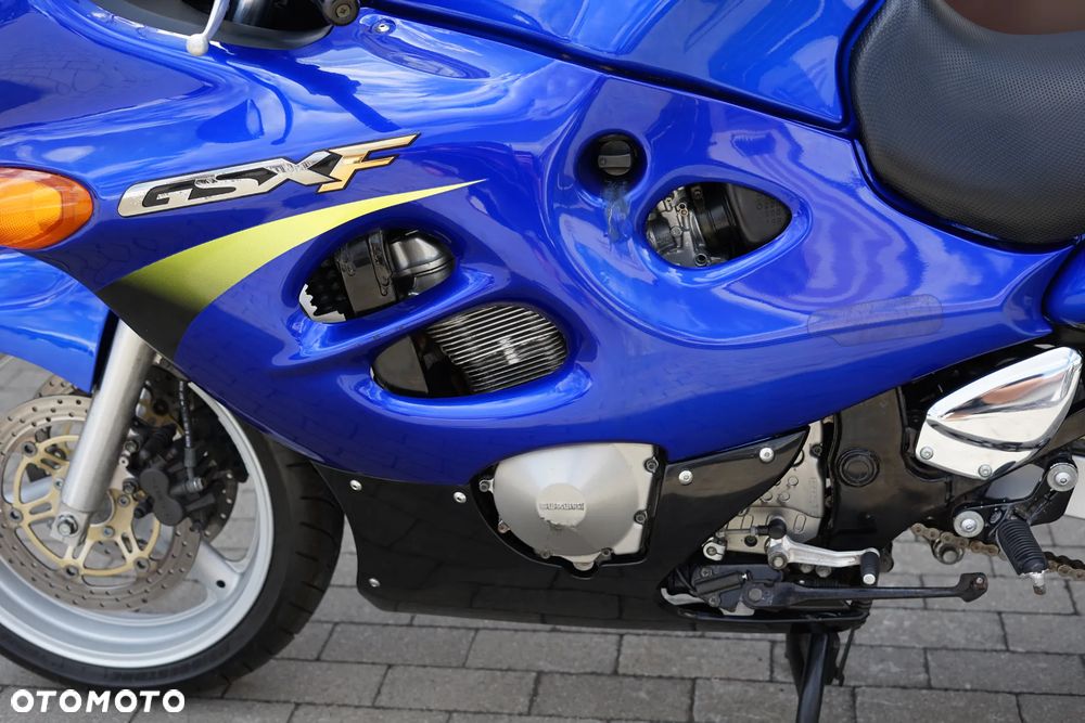 Suzuki GSX - 28
