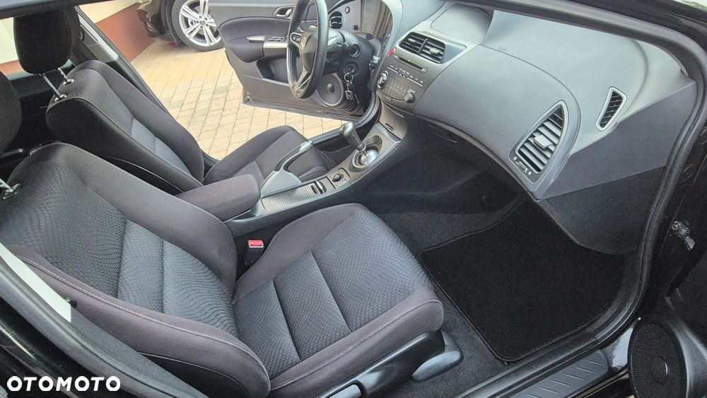 Honda Civic 1.4 i-VTEC Comfort Black Edition - 22