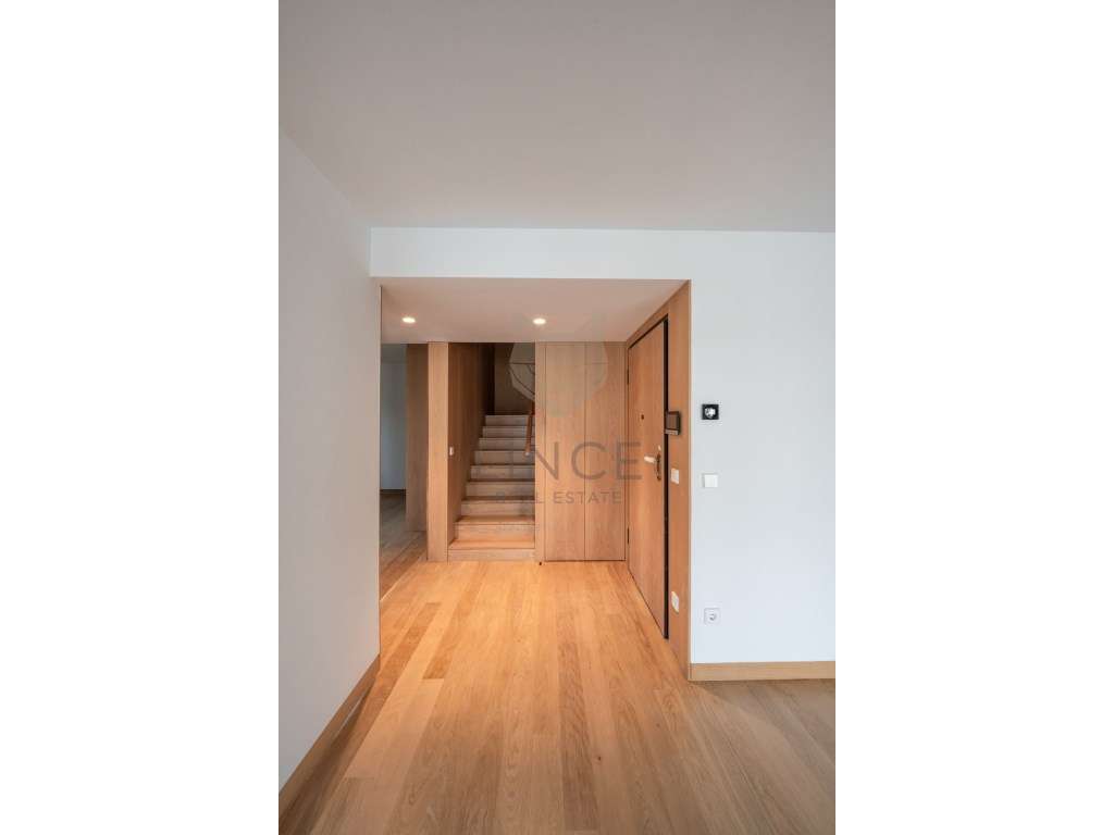 Apartamento T3 duplex com varanda no Centro do Porto - Grande imagem: 3/38