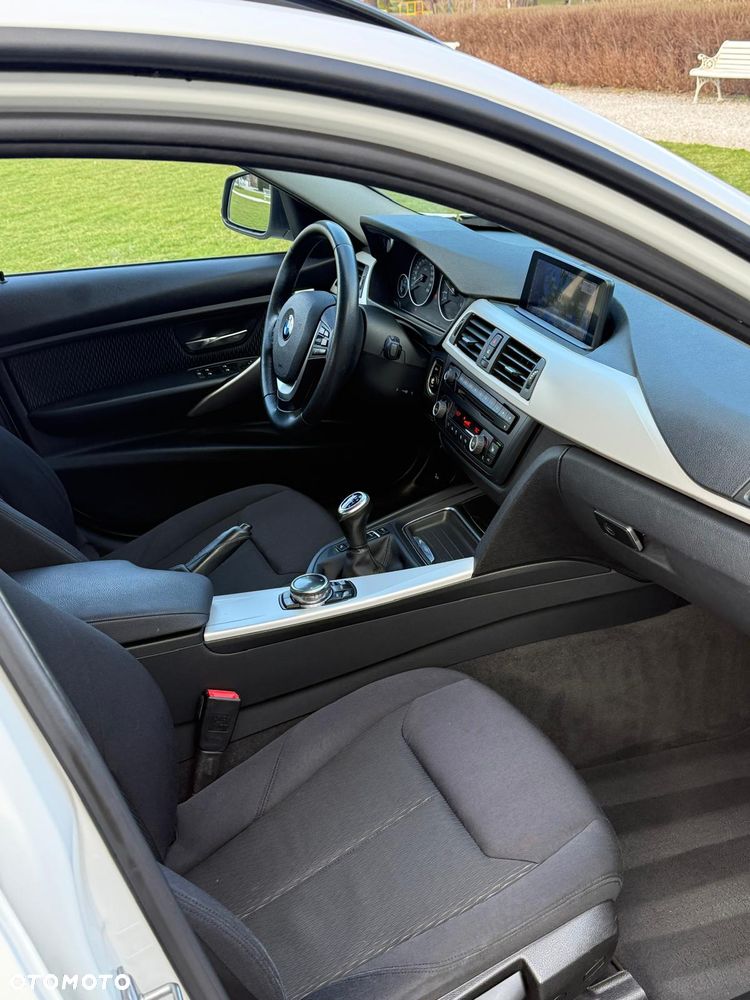 BMW Seria 3 318d Sport Line - 36