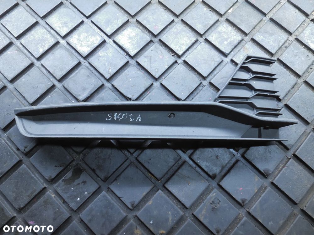 Skoda Rapid kratka zderzaka prawa 5JA807682A - 1