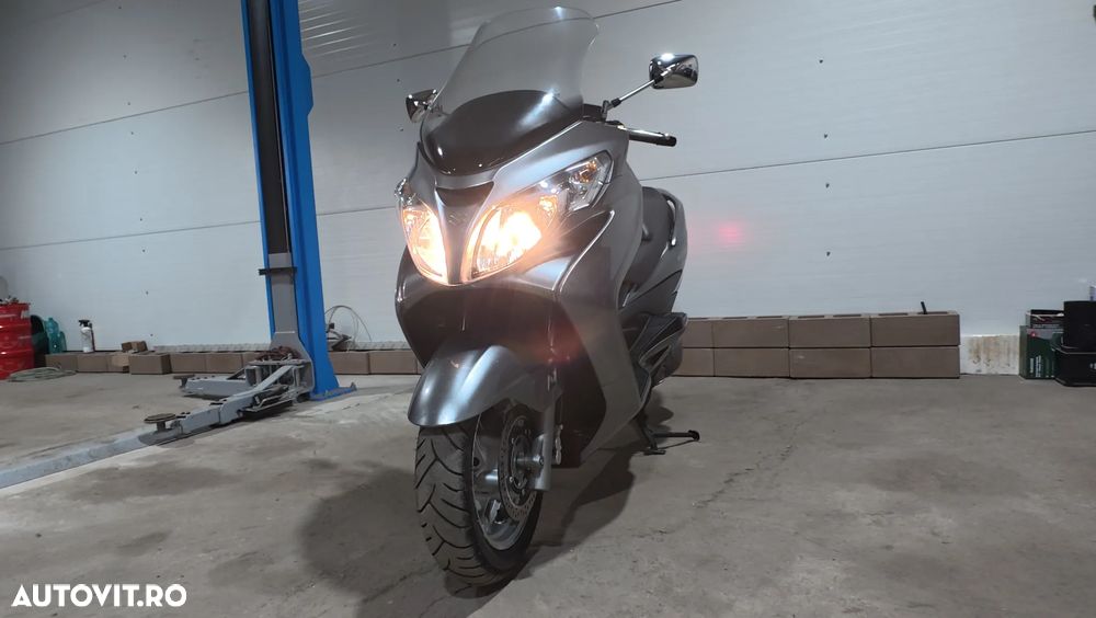 Suzuki AN 400 Burgman - 8