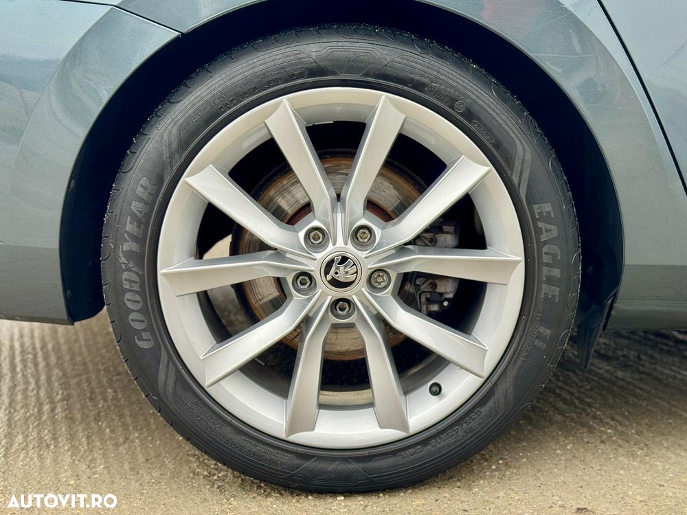 Skoda Superb 2.0 TDI DSG Premium Edition - 16