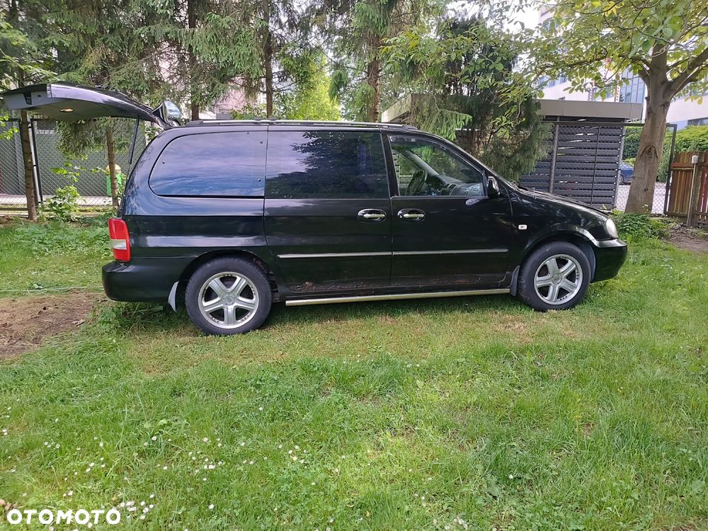 Kia Carnival - 2