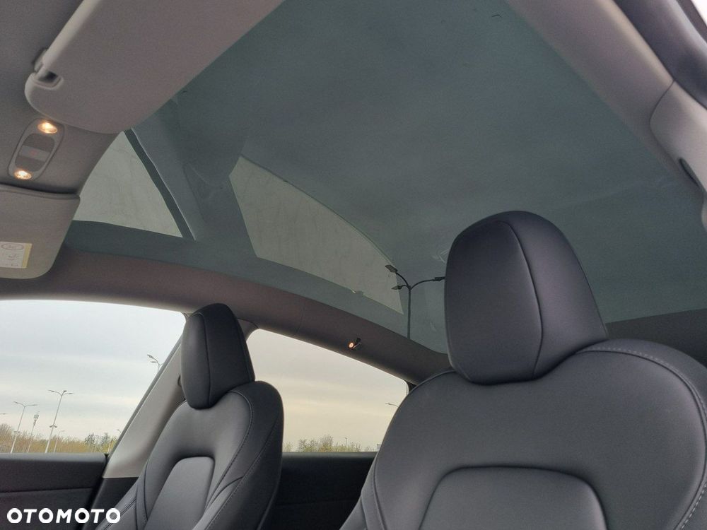 Tesla Model Y Long Range AWD - 18