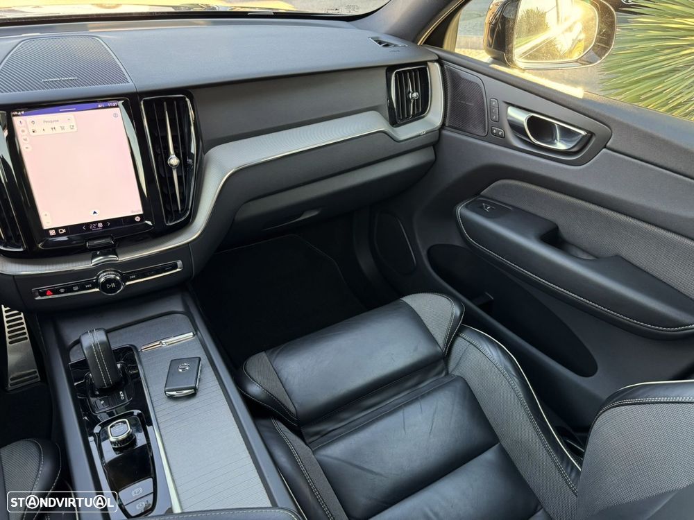 Volvo XC 60 2.0 T6 PHEV Plus Dark AWD - 29