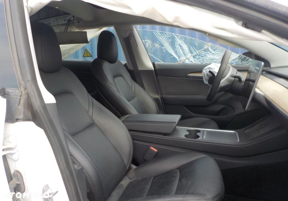 Tesla Model 3 - 17