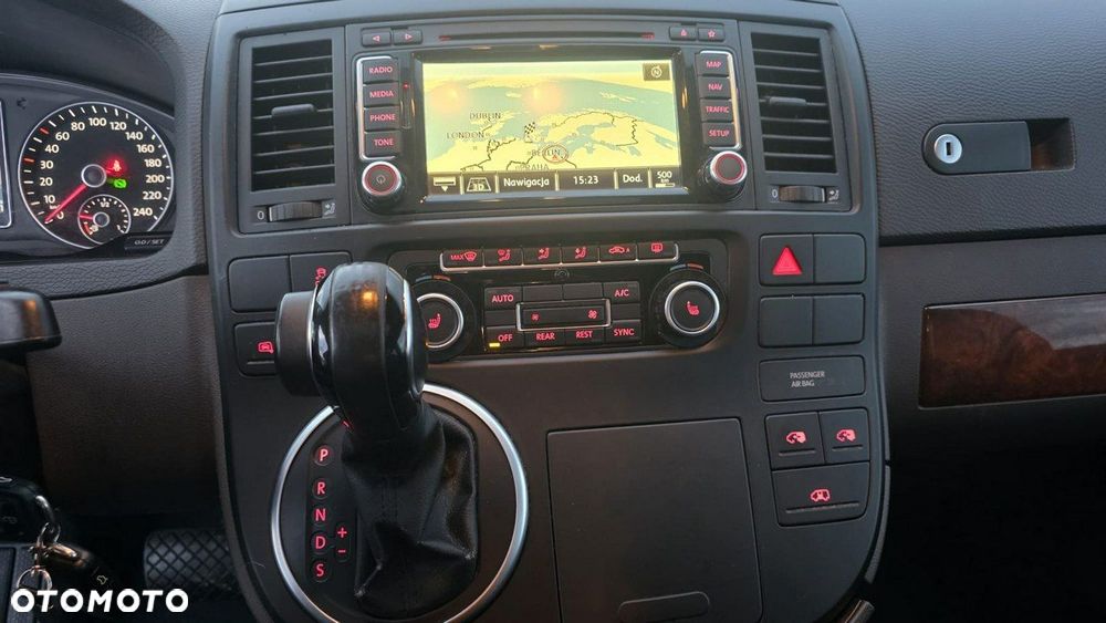 Volkswagen Multivan - 15