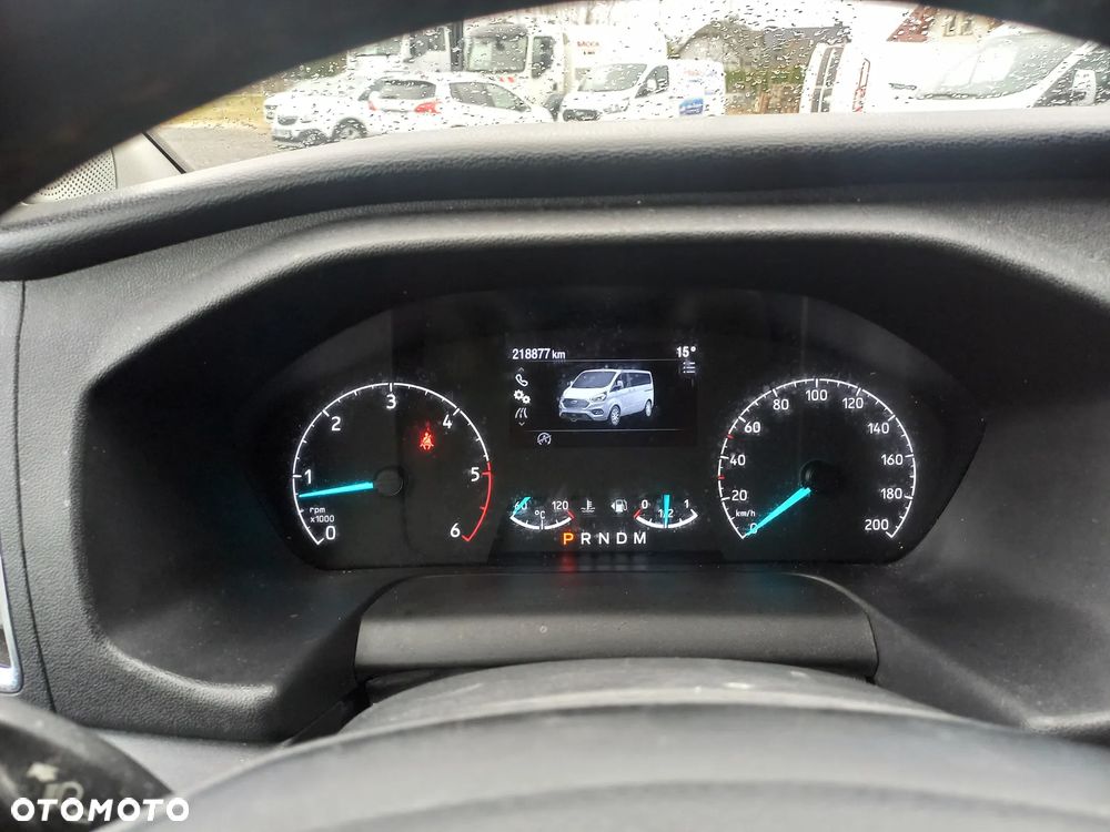 Ford Tourneo Custom - 26