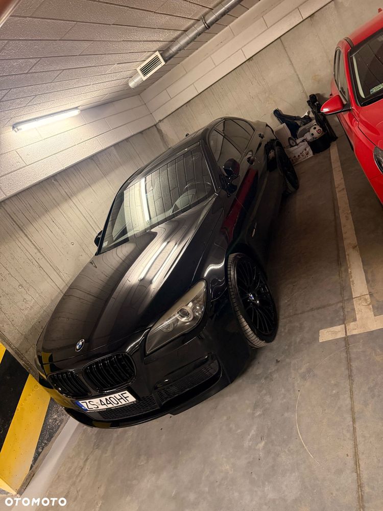 BMW Seria 7 750i xDrive - 15