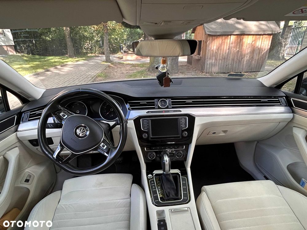 Volkswagen Passat - 12