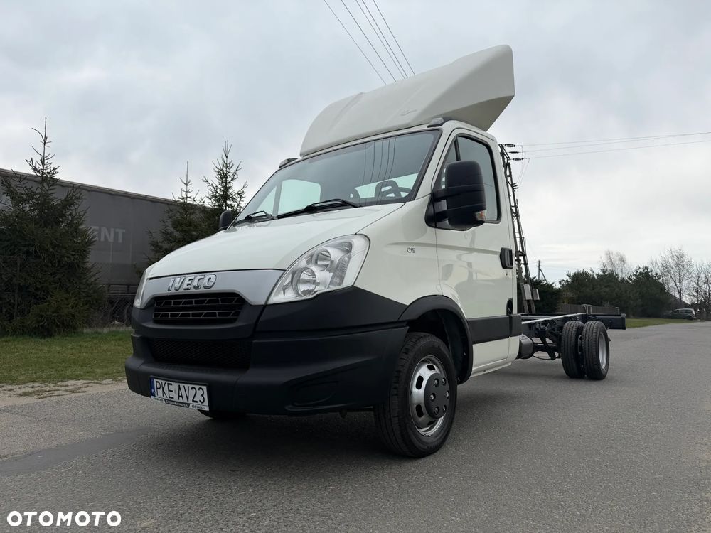 Iveco 35C15 * 3.0 / 150KM * Rama do zabudowy * Rozstaw osi: 4.1m * Koła bliźniacze * - 3