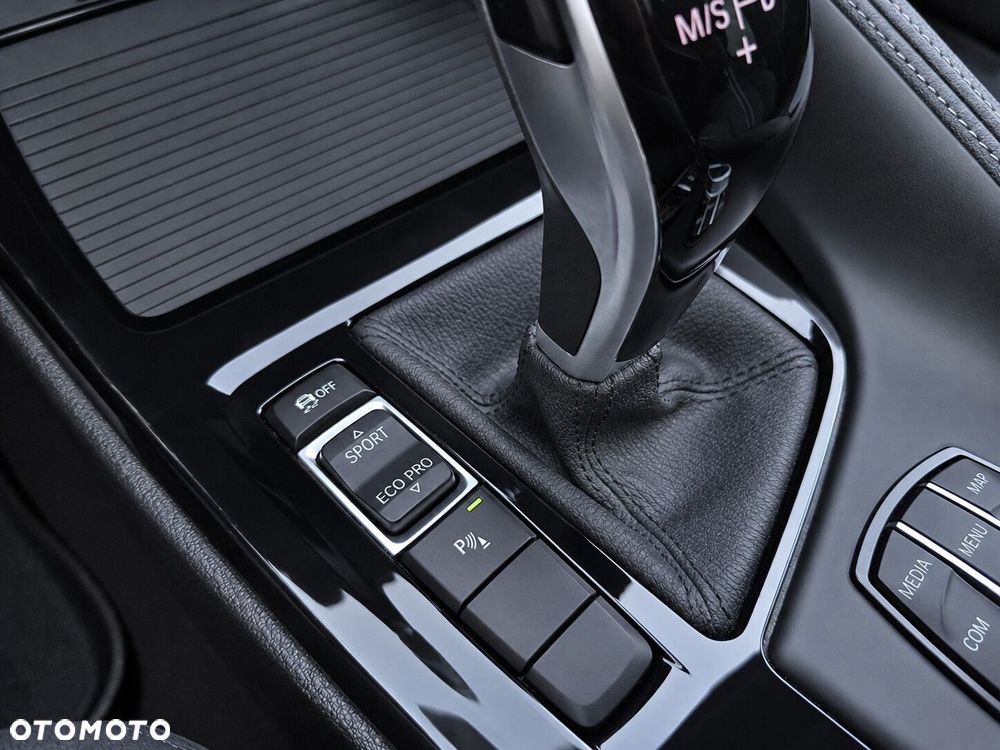BMW X1 sDrive18i Sport Line - 25