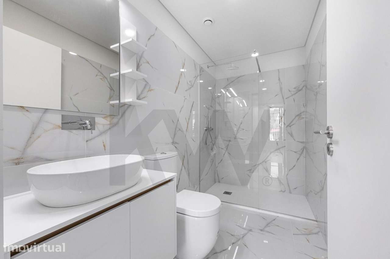 Apartamento "Studio", com Varanda, Mobilado e equipado, no centro do - Grande imagem: 4/9