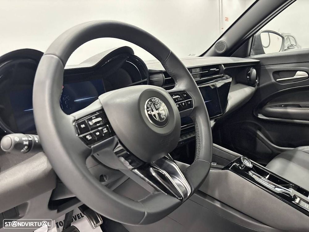 Alfa Romeo Junior 54 kWh Sport Speciale - 12