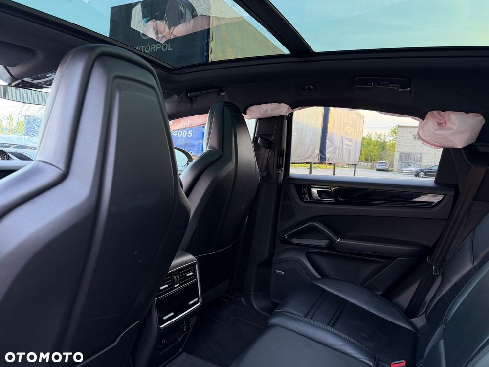 Porsche Cayenne E-Hybrid Tiptronic S Platinum Edition - 25