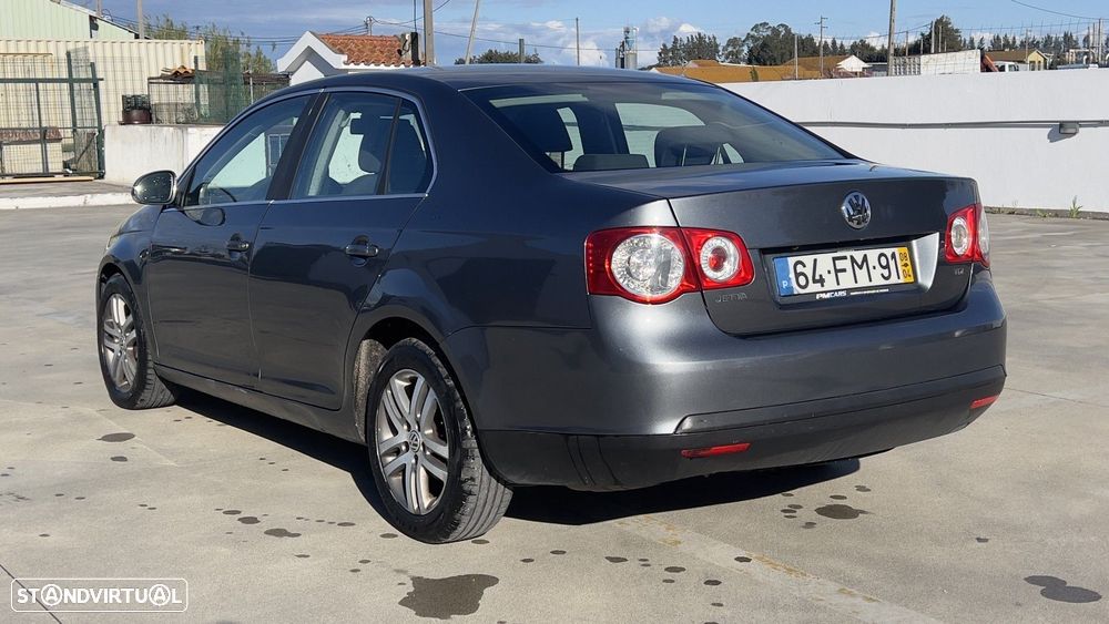 VW Jetta 1.9 TDi BlueM. Confortline - 5