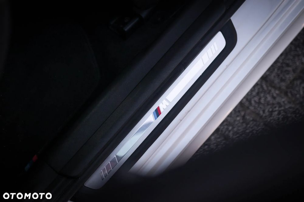 BMW Seria 3 330i xDrive M Sport - 39