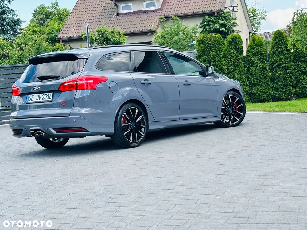 Ford Focus 2.0 TDCi ST mit Leder-Exclusiv-Paket - 16